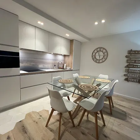 Laguna Dans Avec Piscine