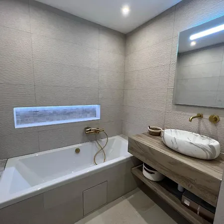 Laguna Dans Avec Piscine Apartman *