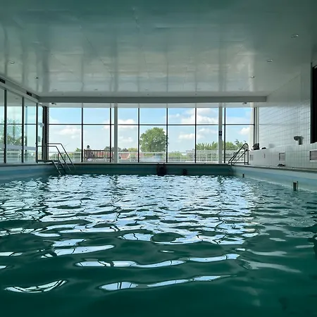 Laguna Dans Avec Piscine