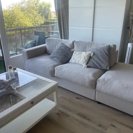 Laguna Dans Résidence Avec Piscine