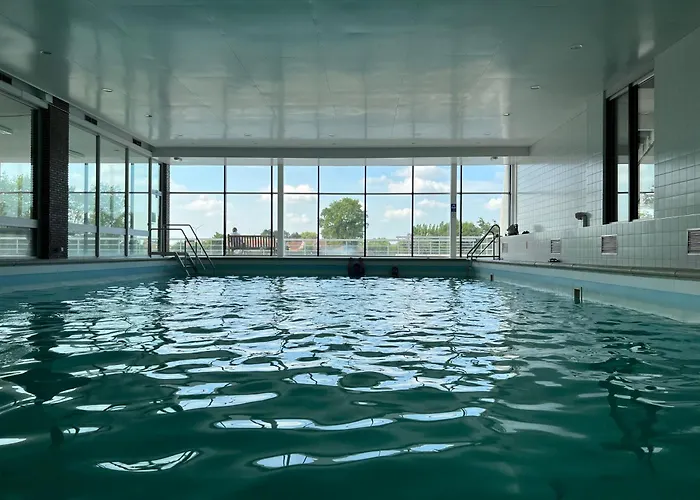 Laguna Dans Avec Piscine